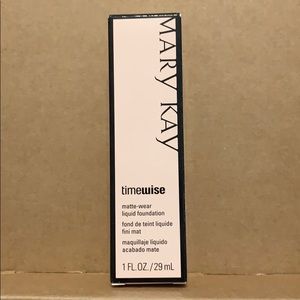 Mary Kay Matte-Wear Liquid Foundation Beige 5